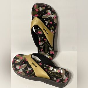 Aerosoft Butterfly Platform Thong Sandal